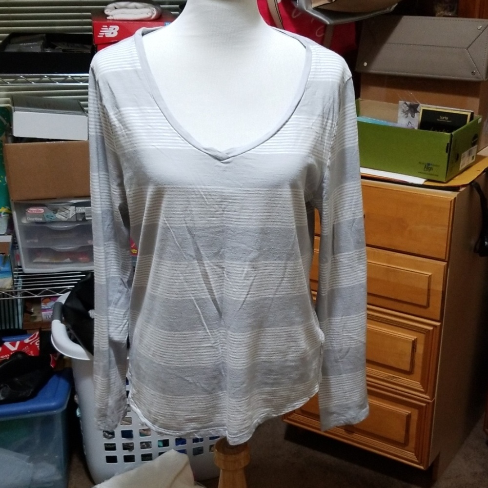 Old Navy V Neck Long Sleeve Tee